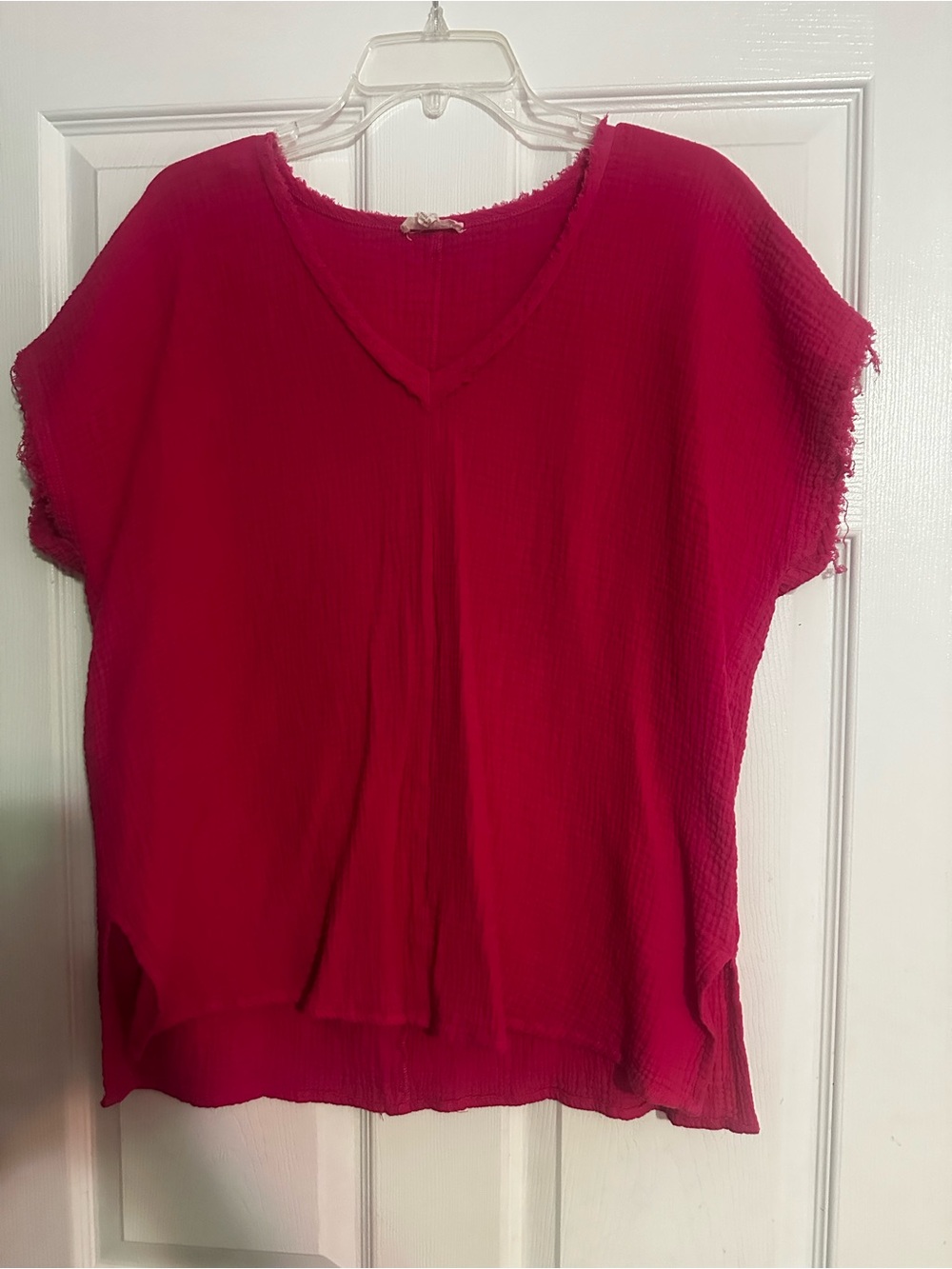 Women's Short Sleeve V-Neck Top in Deep Fuchsia
